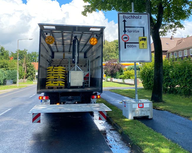 Zu unseren Fachgebieten zählt neben Montage der Verkehrstechnik auch deren termingerechte Lieferung.